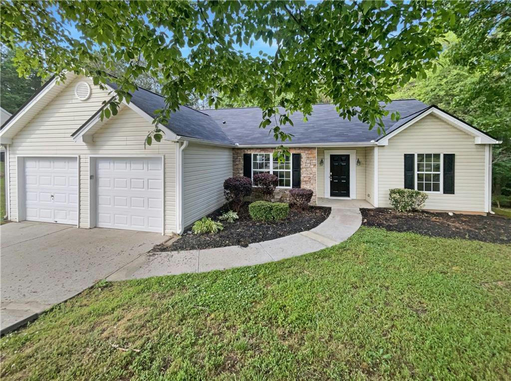 413 CRESTED VIEW DR, LOGANVILLE, GA 30052, photo 1 of 19