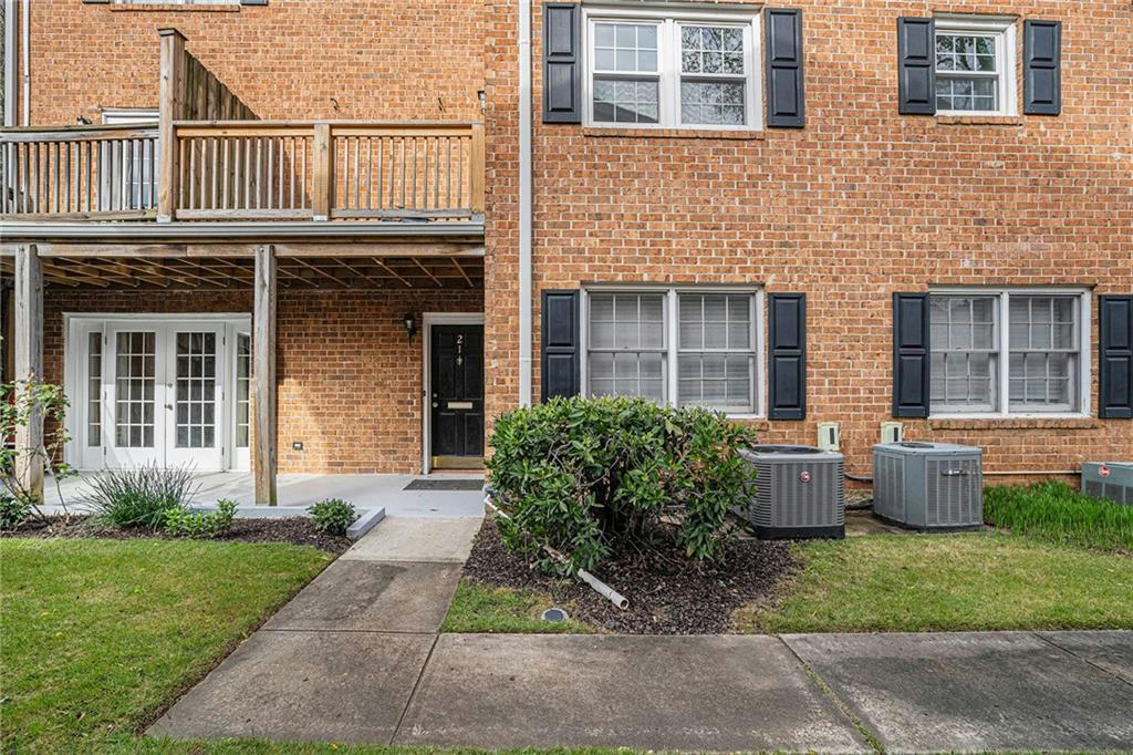 6520 ROSWELL RD UNIT 21, SANDY SPRINGS, GA 30328, photo 1 of 19